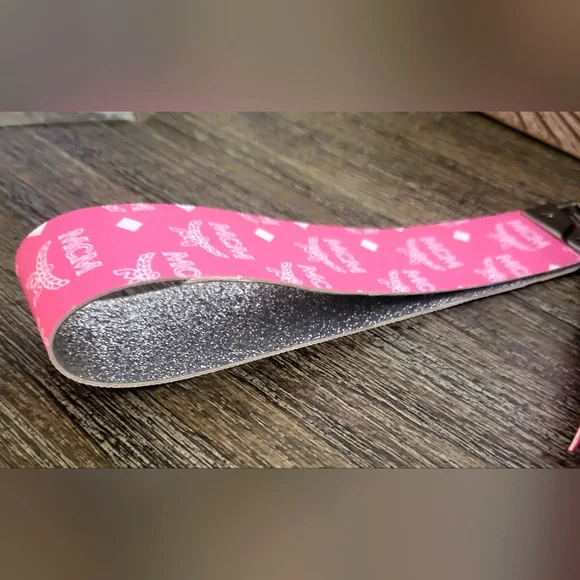 Designer Inspired Key Fob Wristlet 🎉2/$30🎉 - Picture 3 of 6